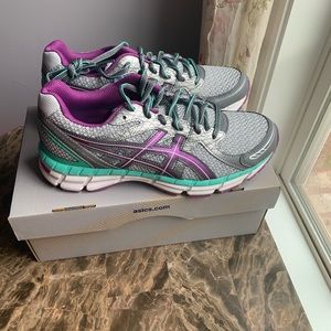 Women’s Asics Gel shoes